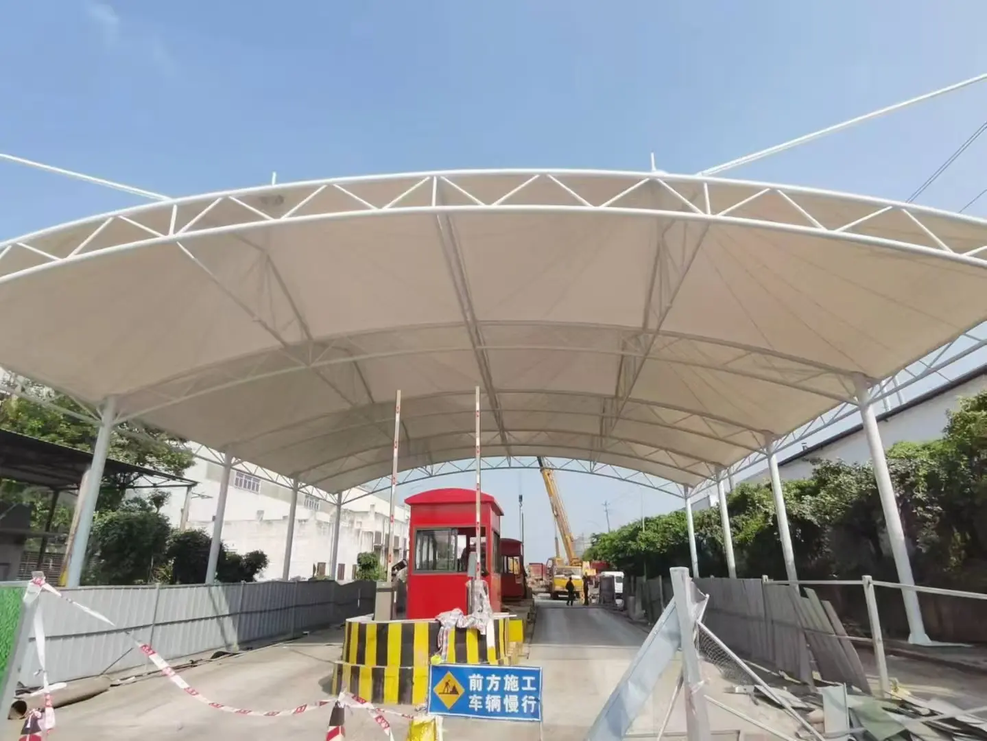 【贵州贵阳雨棚】怎么选择【源头工厂】:解决雨棚建造盲目选择的选型标准
